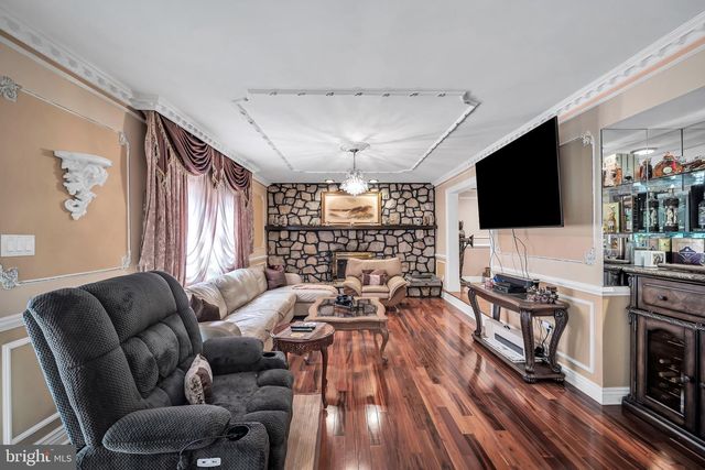 2002 PAR DR, Doylestown, PA 18901