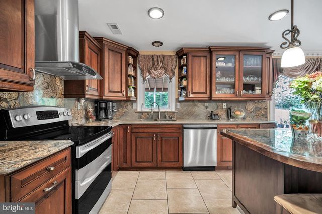 2002 PAR DR, Doylestown, PA 18901