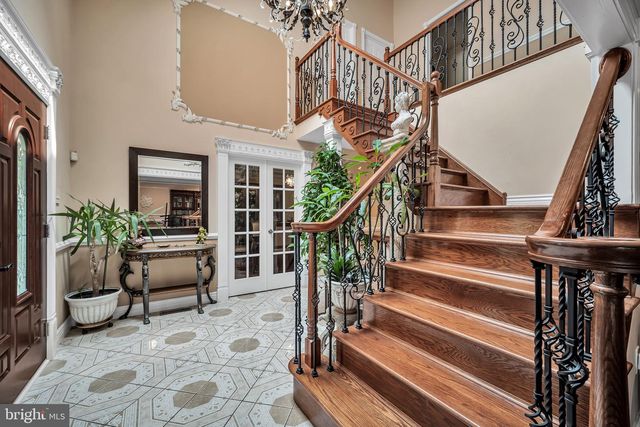 2002 PAR DR, Doylestown, PA 18901