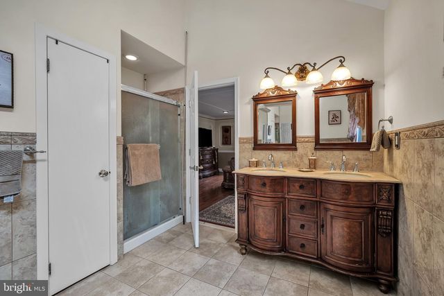 2002 PAR DR, Doylestown, PA 18901