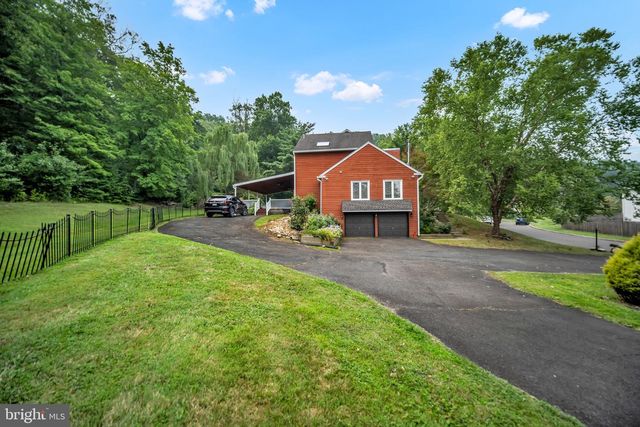 2002 PAR DR, Doylestown, PA 18901
