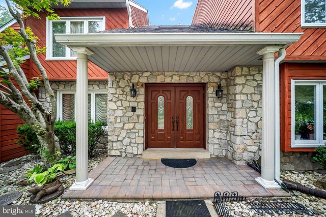2002 PAR DR, Doylestown, PA 18901