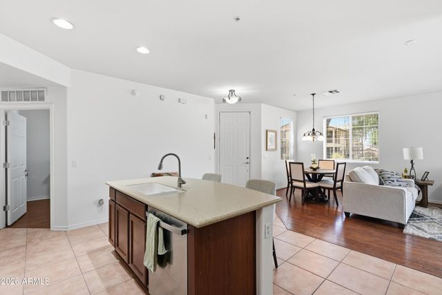 2140 W TALLGRASS Trail 107, Phoenix, AZ 85085