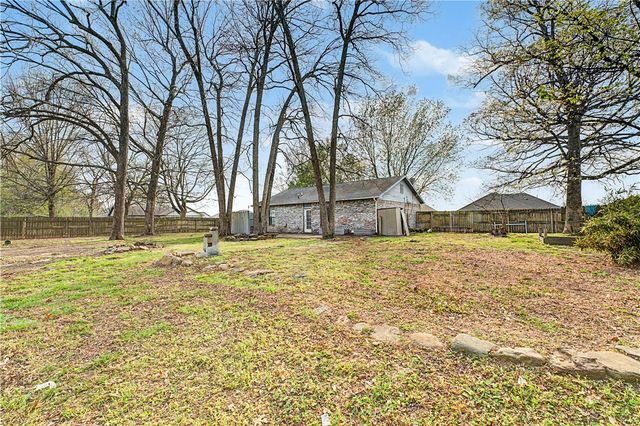 182 N Hunter Street, Farmington, AR 72730
