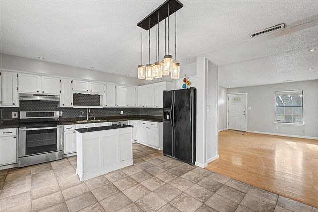 182 N Hunter Street, Farmington, AR 72730