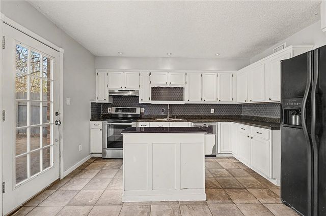 182 N Hunter Street, Farmington, AR 72730