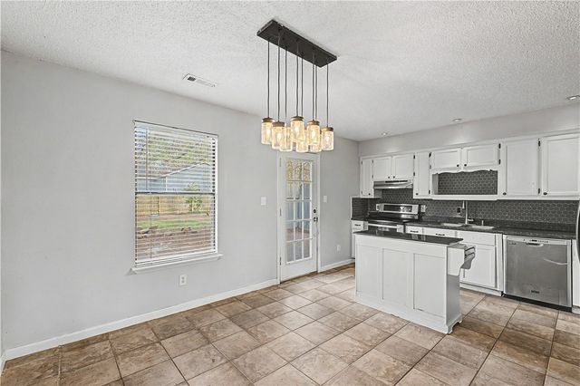 182 N Hunter Street, Farmington, AR 72730