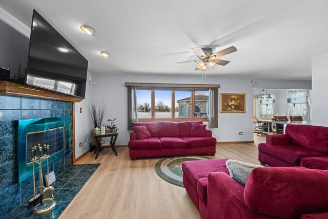 4862 Bay View Drive, Richton Park, IL 60471