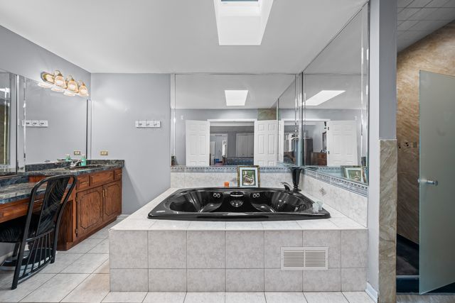 4862 Bay View Drive, Richton Park, IL 60471