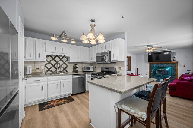 4862 Bay View Drive, Richton Park, IL 60471