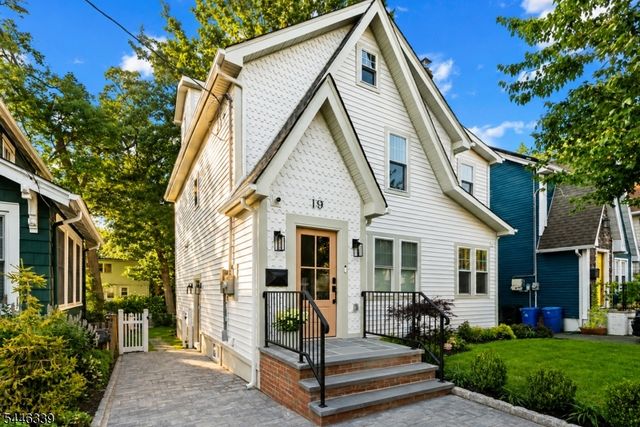 19 Manley Ter, Maplewood Twp., NJ 07040