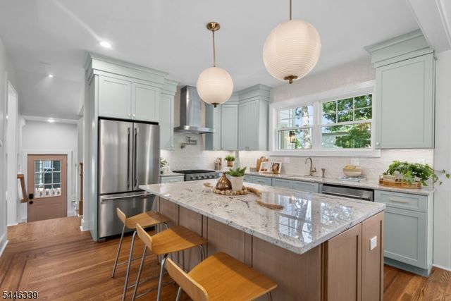 19 Manley Ter, Maplewood Twp., NJ 07040