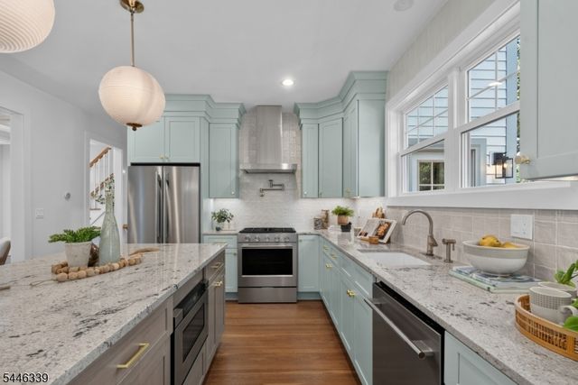 19 Manley Ter, Maplewood Twp., NJ 07040