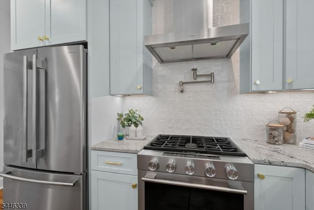 19 Manley Ter, Maplewood Twp., NJ 07040