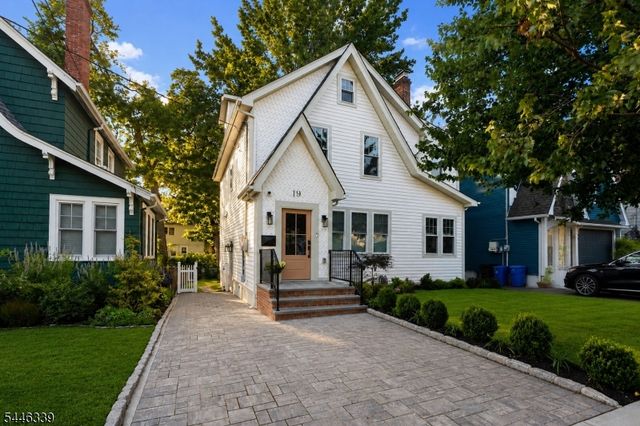 19 Manley Ter, Maplewood Twp., NJ 07040