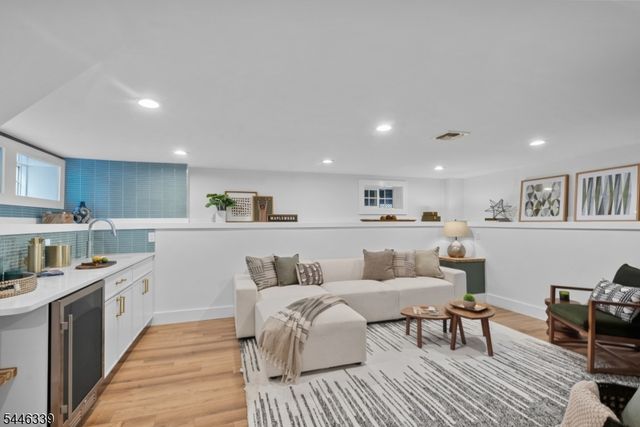 19 Manley Ter, Maplewood Twp., NJ 07040