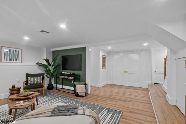 19 Manley Ter, Maplewood Twp., NJ 07040