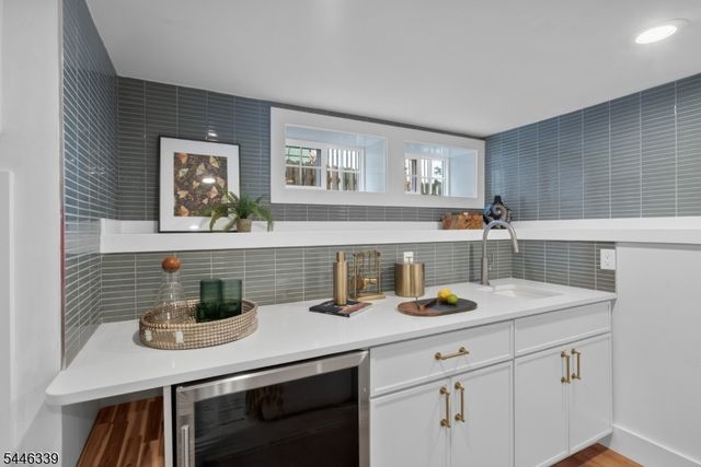 19 Manley Ter, Maplewood Twp., NJ 07040