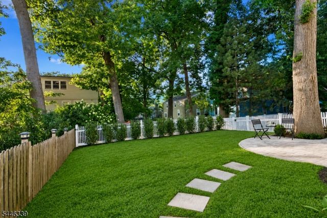 19 Manley Ter, Maplewood Twp., NJ 07040