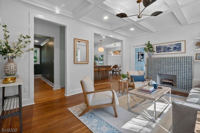 19 Manley Ter, Maplewood Twp., NJ 07040