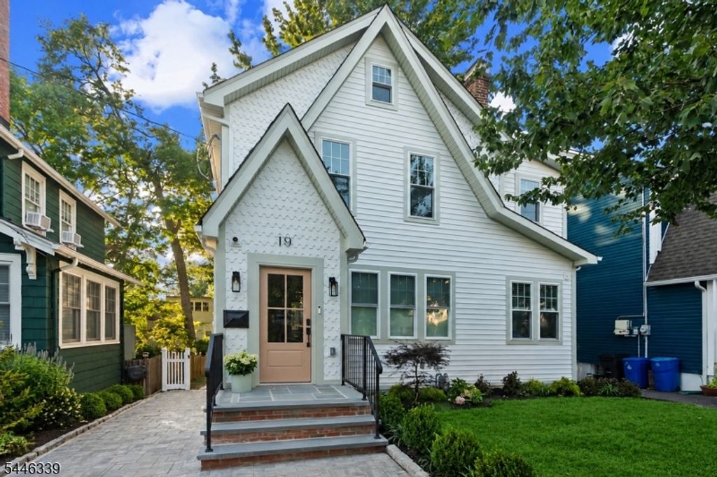 19 Manley Ter, Maplewood Twp., NJ 07040