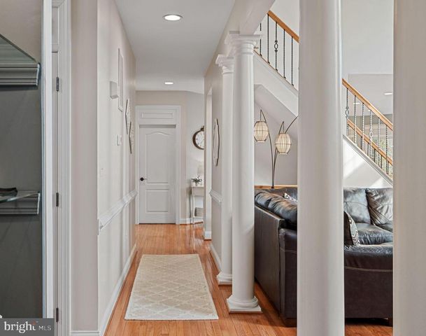 43423 MOUNTCASTLE DR, Chantilly, VA 20152