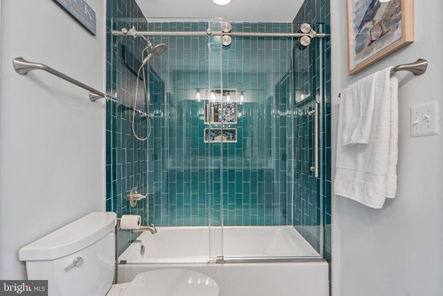 43423 MOUNTCASTLE DR, Chantilly, VA 20152