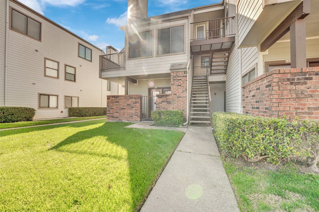 3121 Sondra Drive 205, Fort Worth, TX 76107