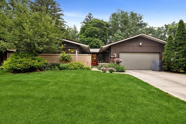 125 N Park Boulevard, Glen Ellyn, IL 60137