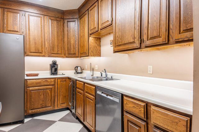 355 S Broadway 305, Lexington, KY 40508