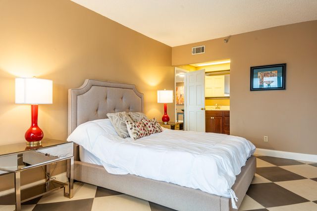 355 S Broadway 305, Lexington, KY 40508