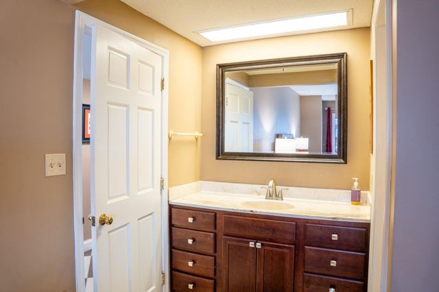 355 S Broadway 305, Lexington, KY 40508