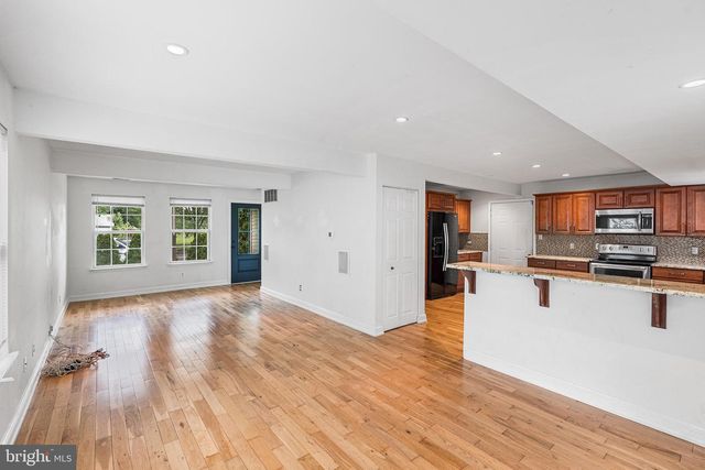 842 MARKET ST, Gloucester City, NJ 08030