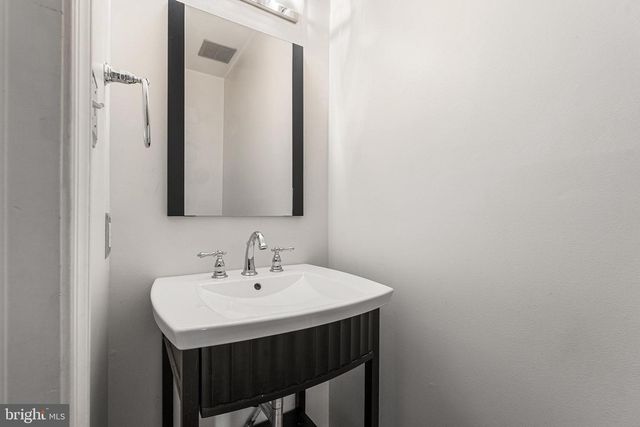 842 MARKET ST, Gloucester City, NJ 08030