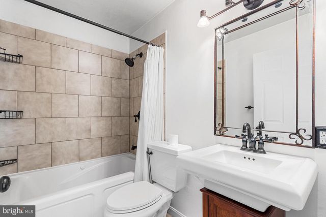 842 MARKET ST, Gloucester City, NJ 08030