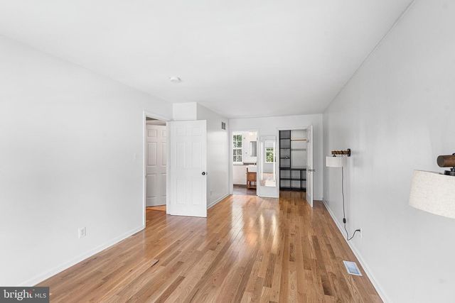 842 MARKET ST, Gloucester City, NJ 08030