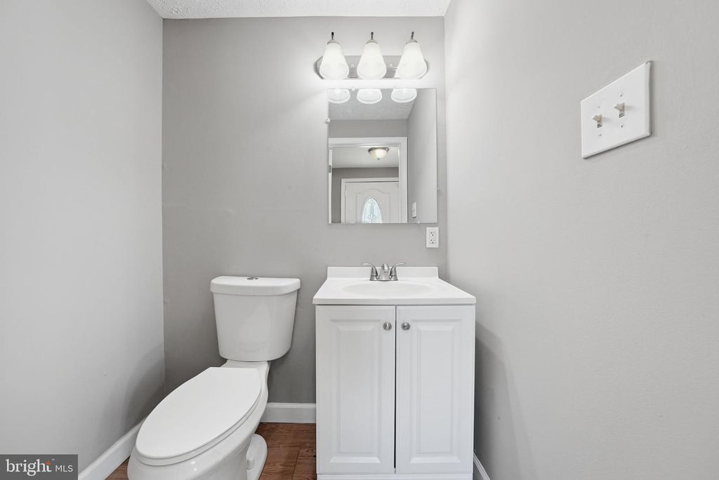 Image 10 of property listing at 366 POSSUM CT, Capitol Heights, MD 20743