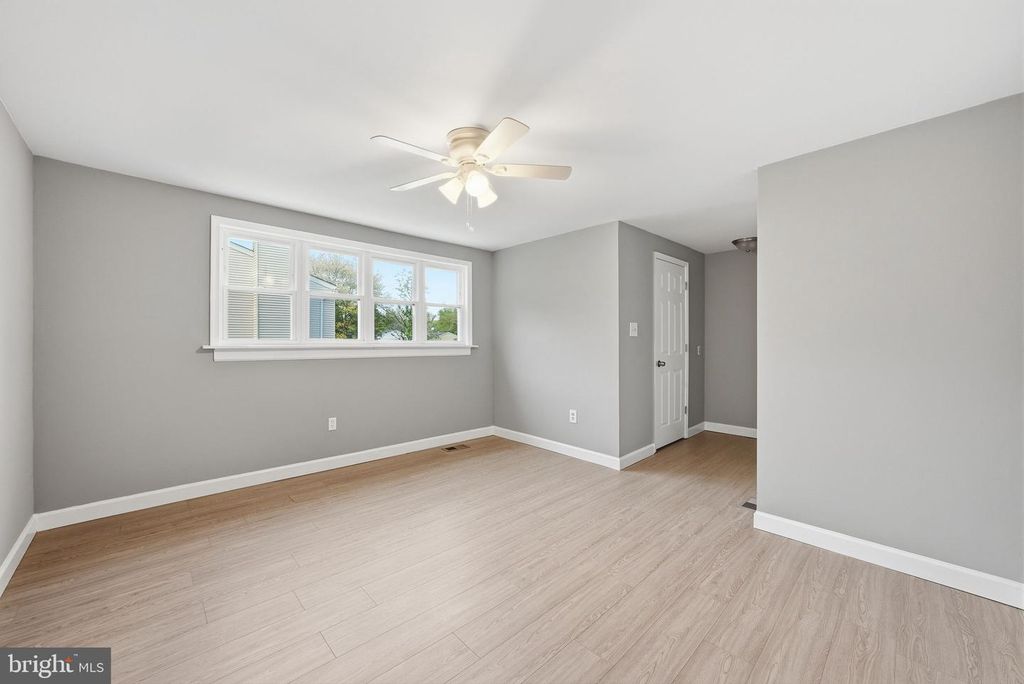 Image 12 of property listing at 366 POSSUM CT, Capitol Heights, MD 20743