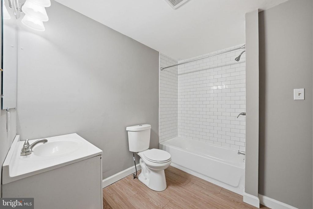 Image 15 of property listing at 366 POSSUM CT, Capitol Heights, MD 20743