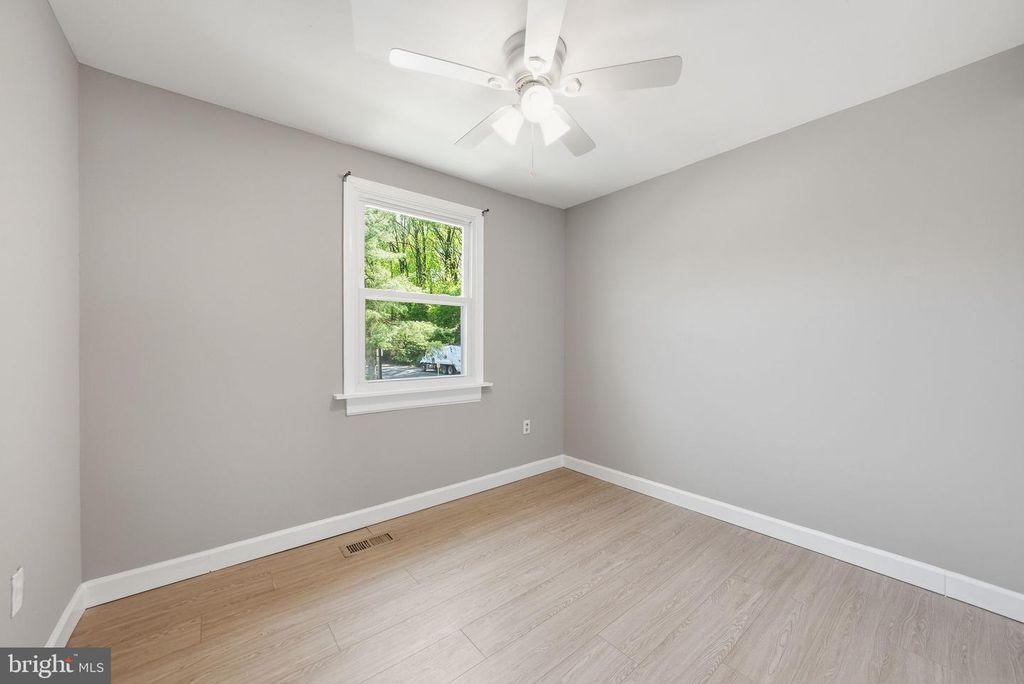 Image 17 of property listing at 366 POSSUM CT, Capitol Heights, MD 20743