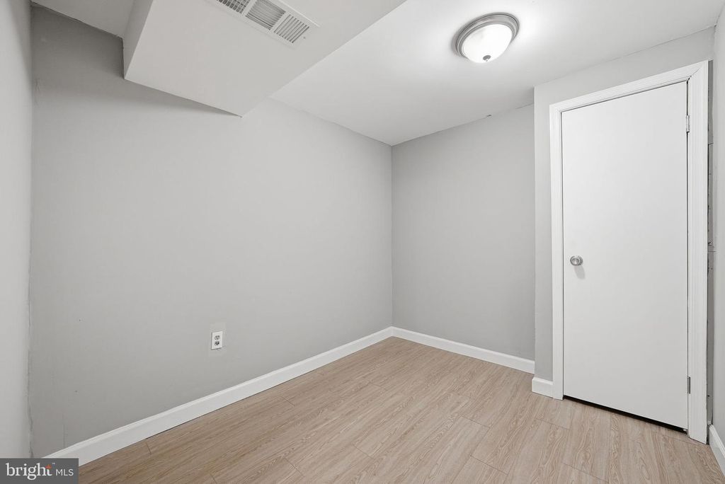 Image 19 of property listing at 366 POSSUM CT, Capitol Heights, MD 20743