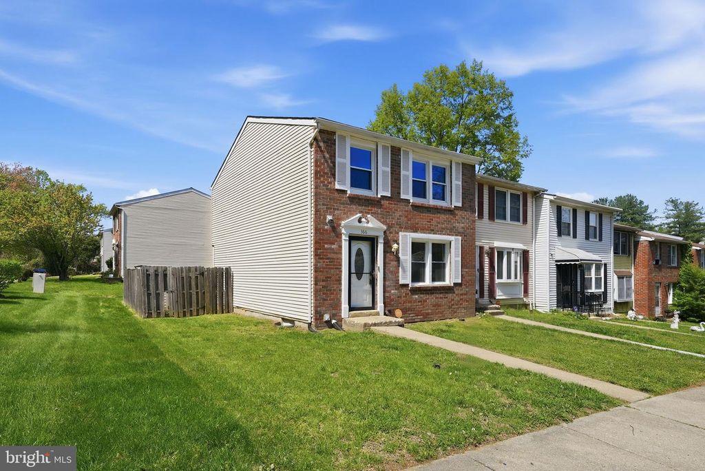 Image 2 of property listing at 366 POSSUM CT, Capitol Heights, MD 20743