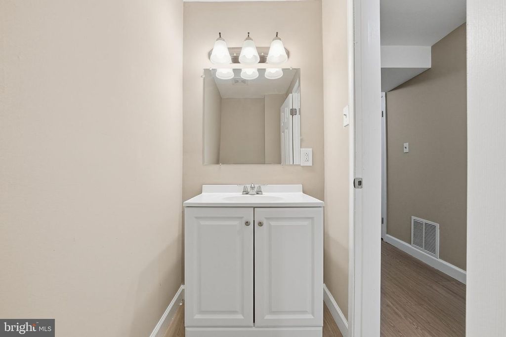 Image 21 of property listing at 366 POSSUM CT, Capitol Heights, MD 20743