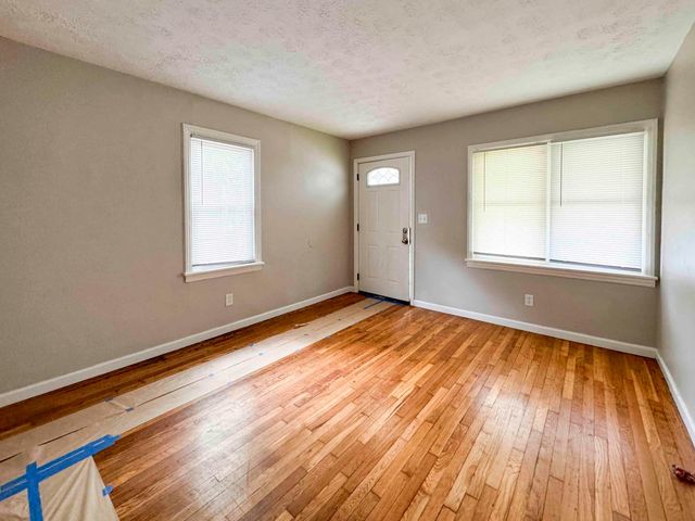 1433 E 19th Avenue, Columbus, OH 43211
