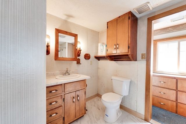 20 Forest Ave, Westfield, MA 01085