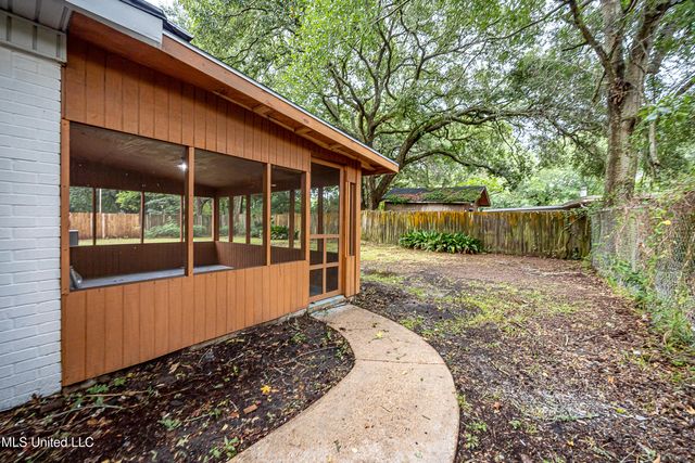 825 Graveline Road, Gautier, MS 39553