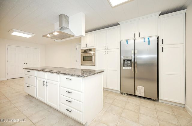 825 Graveline Road, Gautier, MS 39553