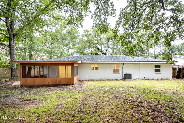 825 Graveline Road, Gautier, MS 39553