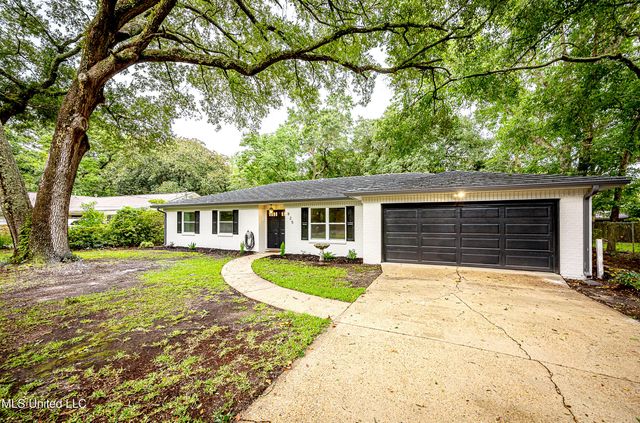 825 Graveline Road, Gautier, MS 39553