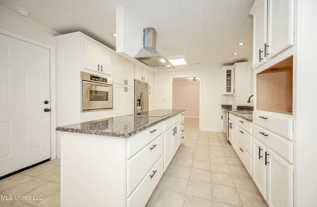 825 Graveline Road, Gautier, MS 39553